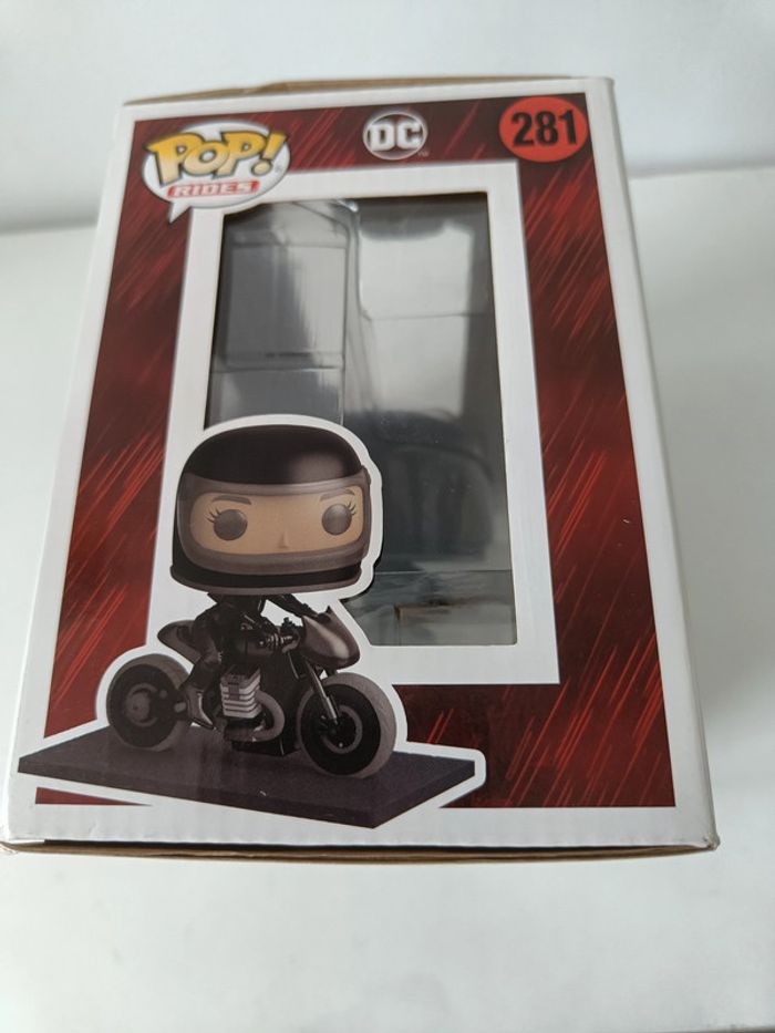 Funko Pop! Ride Deluxe: The Batman - Selina Kyle on Motorcycle - photo numéro 4