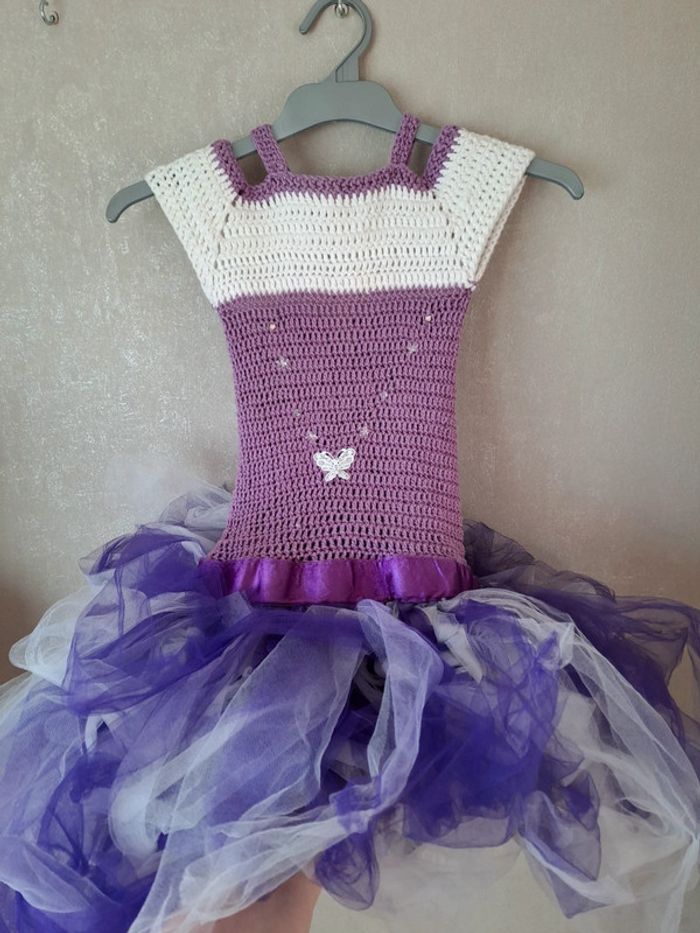 Magnifique robe faite main laine et tulle taille 7/8 ans