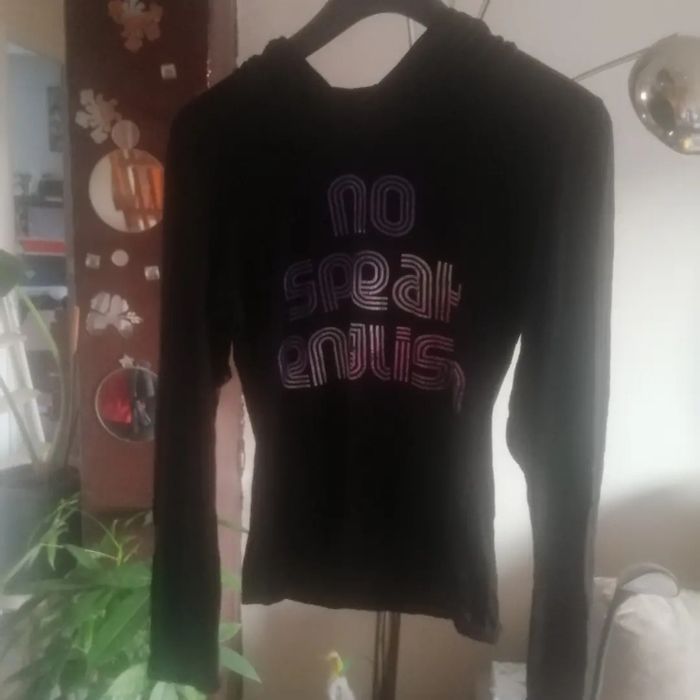 🌸Top noir péplum à capuche Taille 38 /40 "No speak English" 🌸 - photo numéro 2