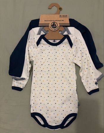 Lot de 3 bodies garçon ,petit bateau ,18 mois