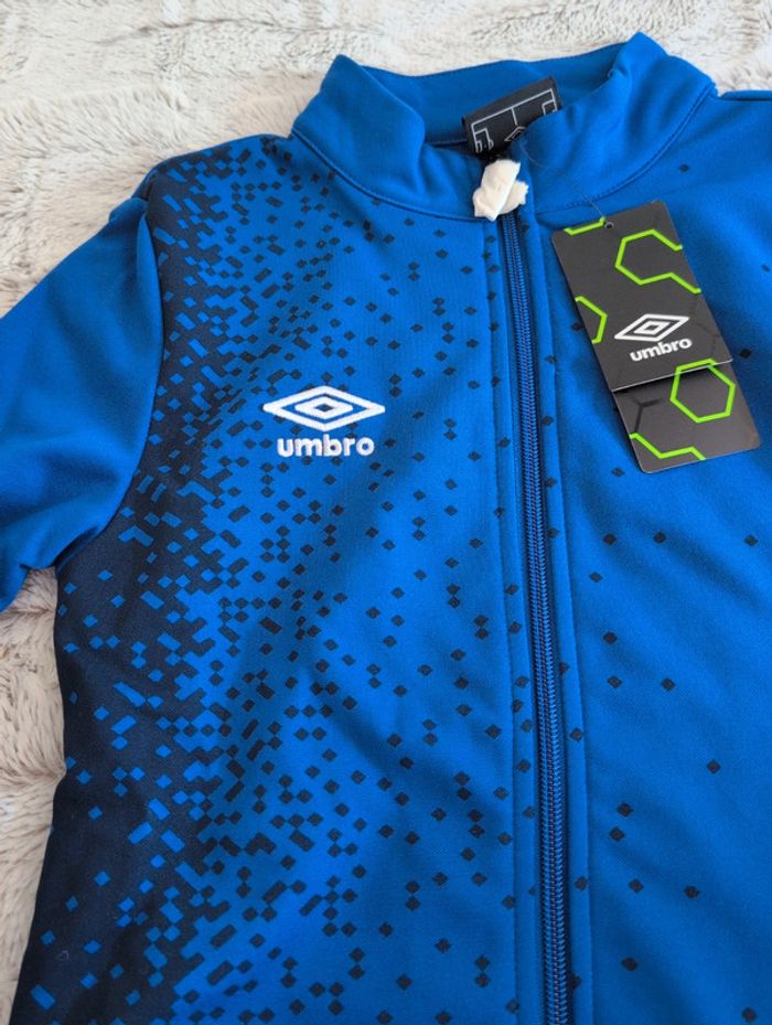 Gilet umbro bleu. Neuf. 10 ans - photo numéro 2