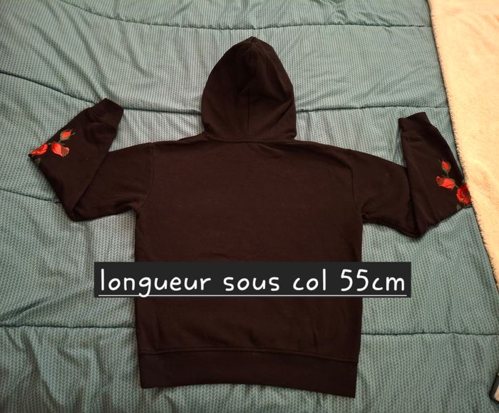 Sweat noir avec roses xs - photo numéro 5