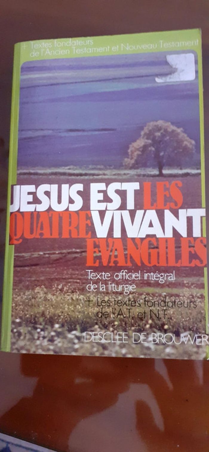 Jésus est vivant - Les quatre évangiles