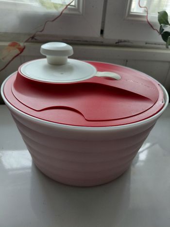 Tupperware essoreuse a salade rouge est blànche 