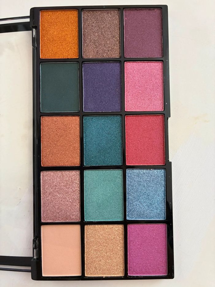 Palette Reloaded Jewelled, 15 fards, Makeup Revolution. - photo numéro 4