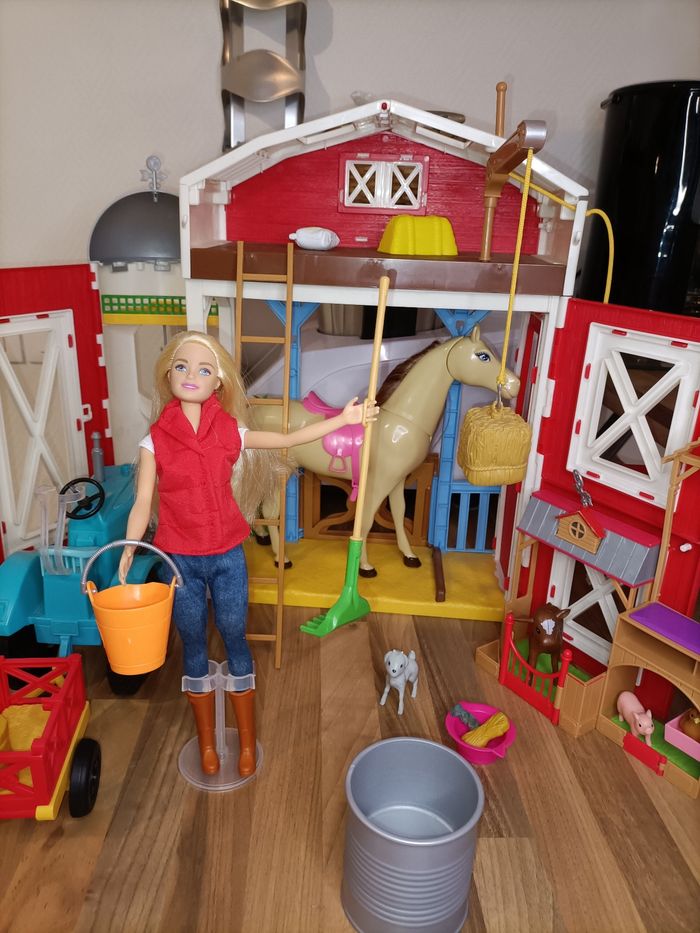 Lot ferme barbie - grange écurie animaux tracteur barbie - photo numéro 3