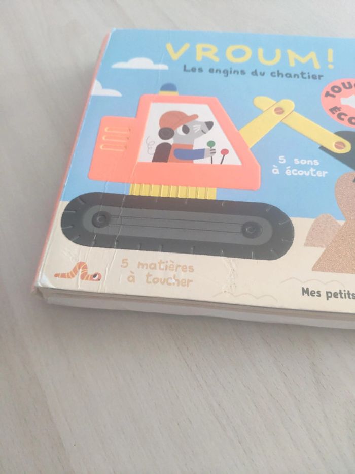 Livre tout petit Vroum engins du chantier touche écoute - photo numéro 2