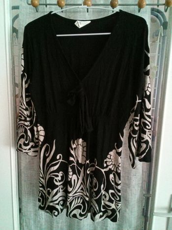 Tunique noire motif gris clair