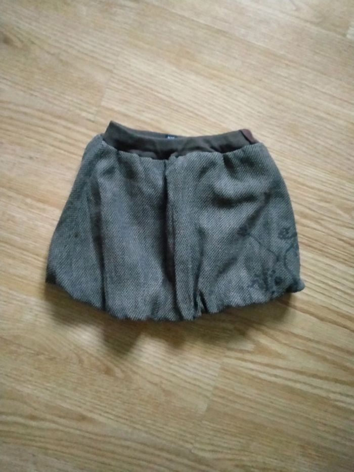 Jupe marron. Filles. Terre de marins.
Taille 4 ans