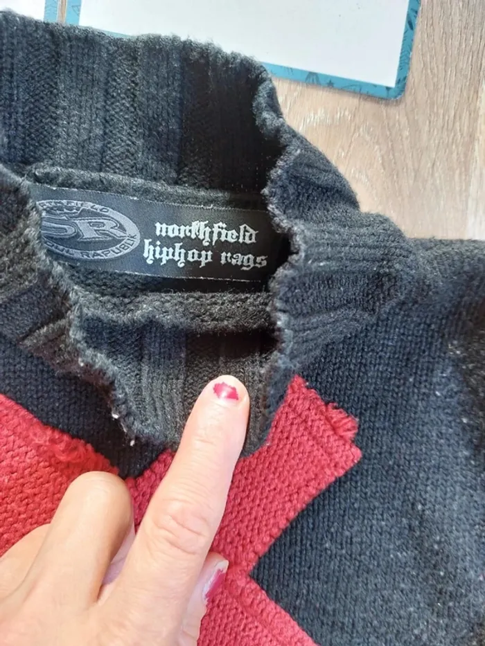 Pull noir et rouge 24 mois - photo numéro 2