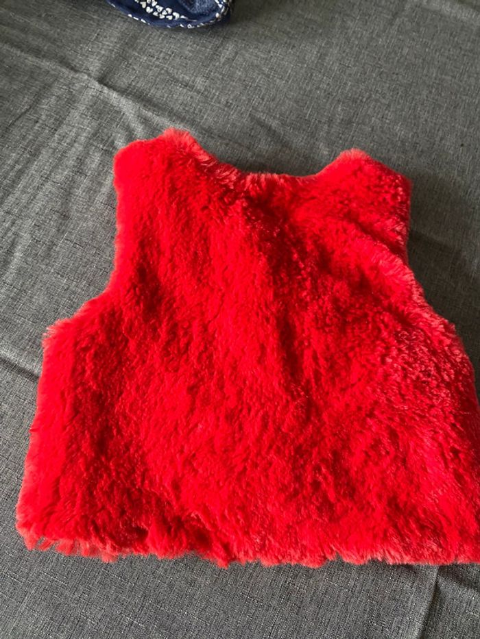 Petite veste sans manches effet fausse fourrure - photo numéro 2