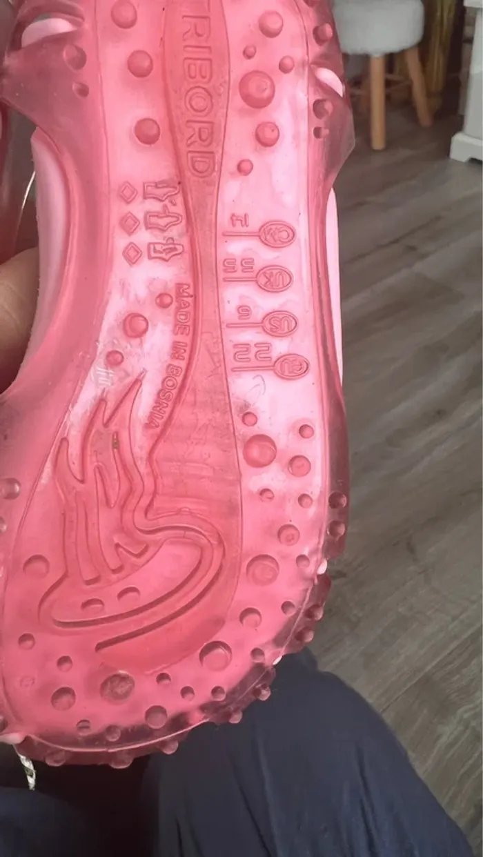 Sandales méduses en plastique p.22 - photo numéro 4