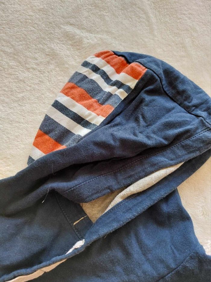 Sweat à capuche original manches longues  8 ans - photo numéro 3