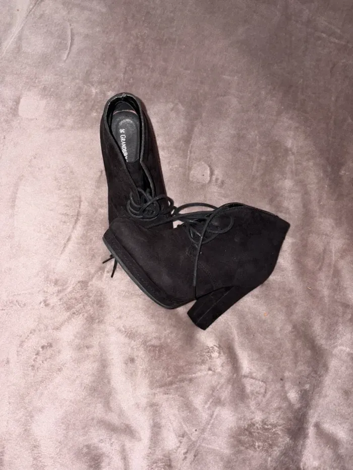 Bottines à talons à lacets femme taille 36 noires en très bon état. - photo numéro 2