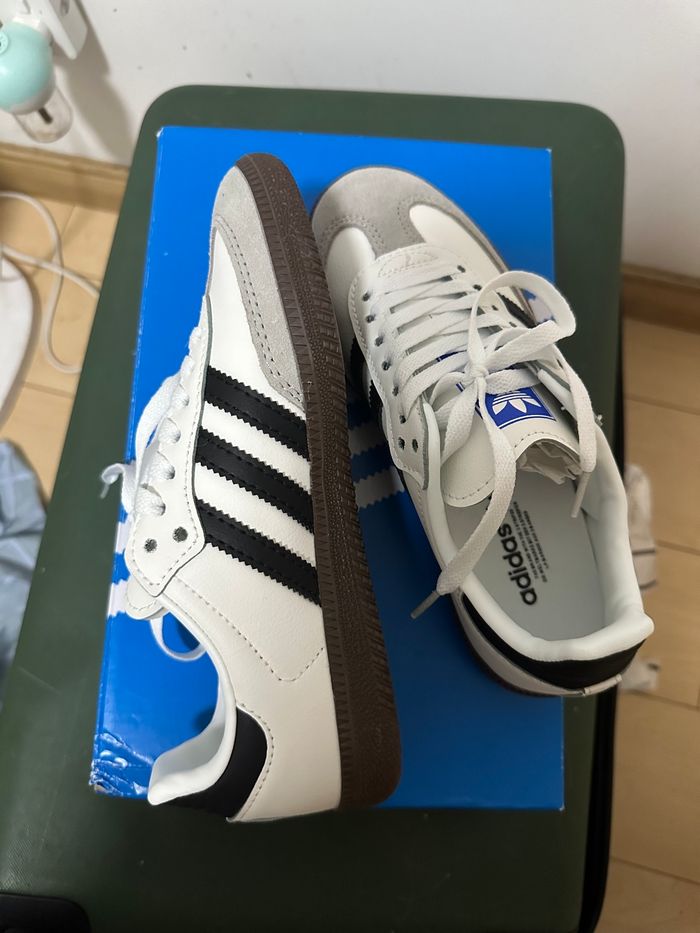 Baskets Adidas taille 39 - photo numéro 2