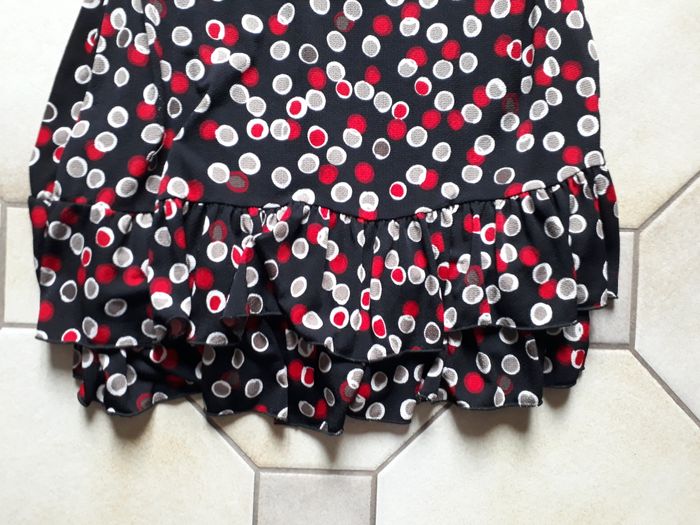 Robe courte noire avec des pois rouge et blanc taille 1 ( 36 ) - photo numéro 5