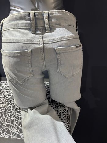 Jeans met 
