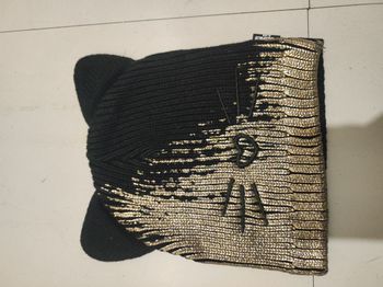 Bonnet neuf noir/doré chat Karl Lagerfeld bébé
