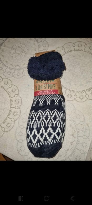 chaussons / chaussettes fourrées anti dérapants Taille 31 / 34 🎁  neuf  🎁 également dispo taille 27 / 30 🎁 garçon/fille