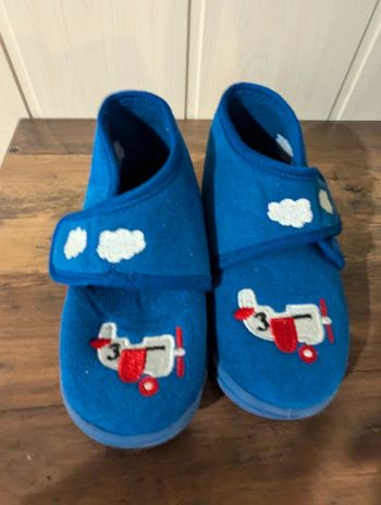 Chaussons motif avion