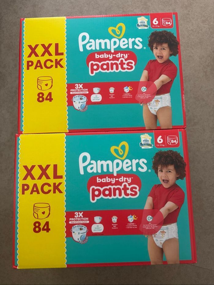 Lot de 2 cartons de couches culottes taille 6 Pampers baby dry