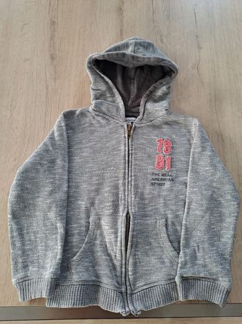 Gilet zippé capuche tirette 5 ans