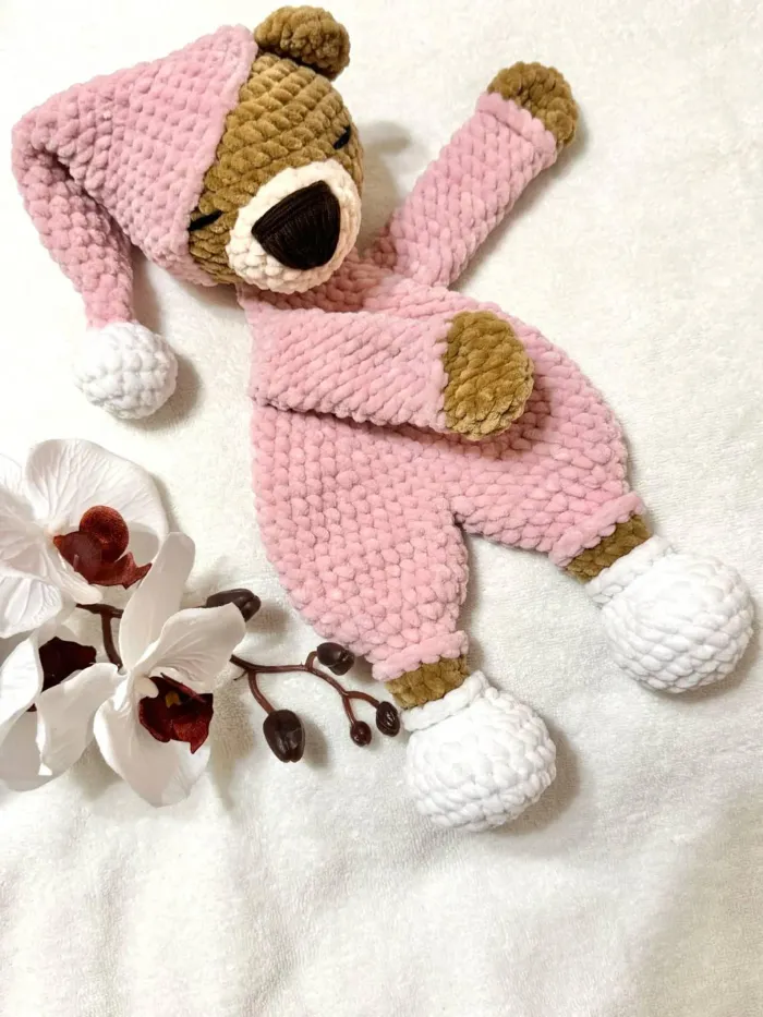 🧸 Doudou Ours en Pyjama au crochet – Fait main avec amour 🌙💤