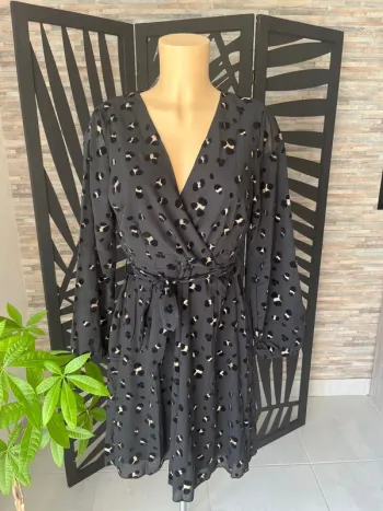 Petite robe noire imprimés en velours esprit léopard