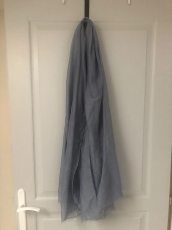 Foulard gris bleuté pailletté