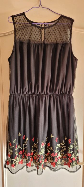 Robe noir fleuri