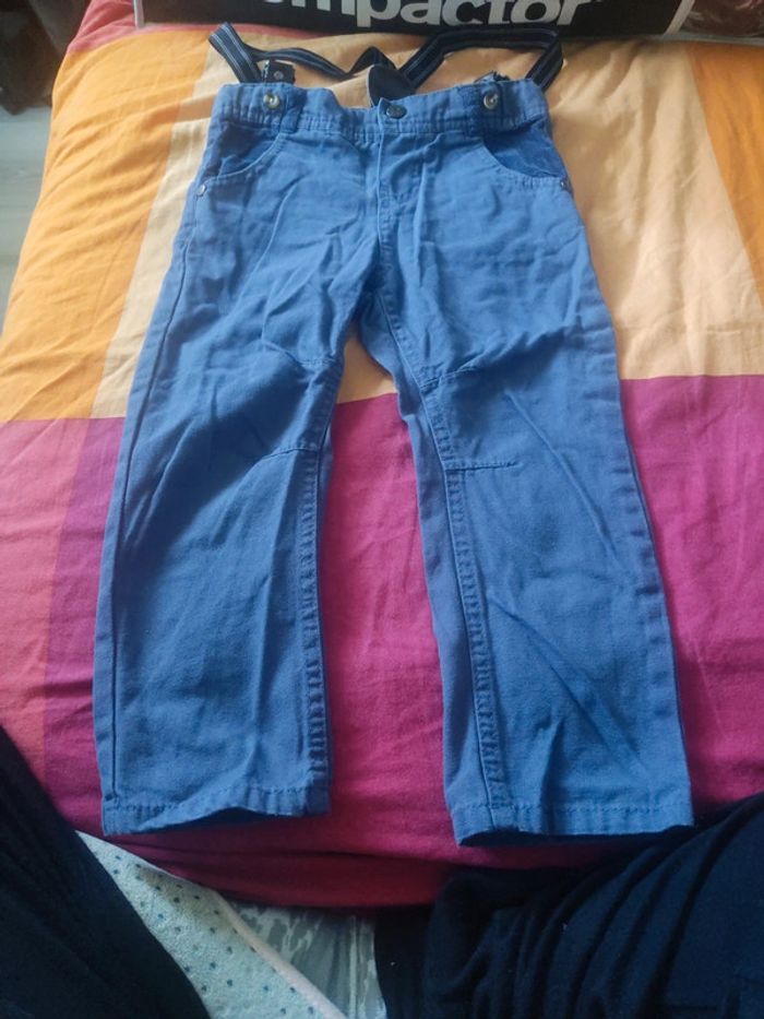 Pantalon avec bretelles tape a l'oeil