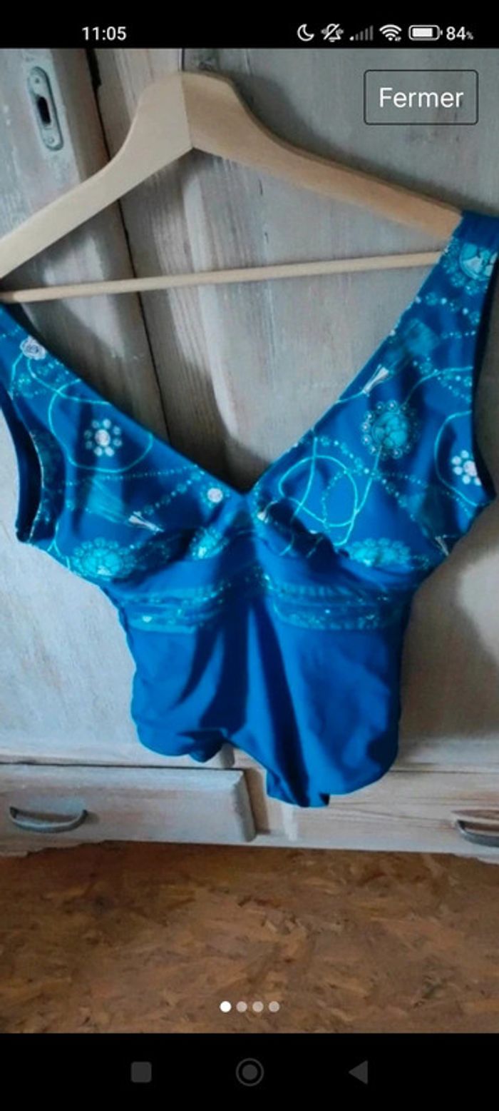 Très beau maillot de bain bleu