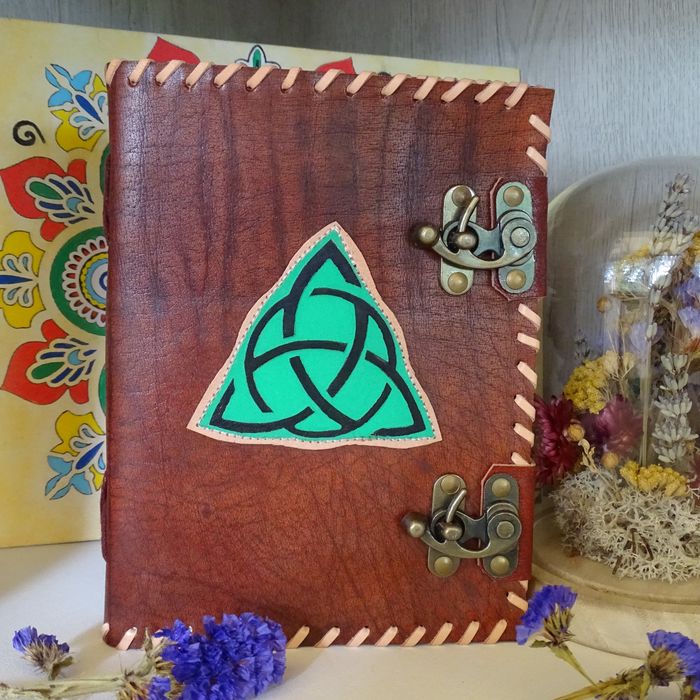 Grimoire cuir triquera vert
