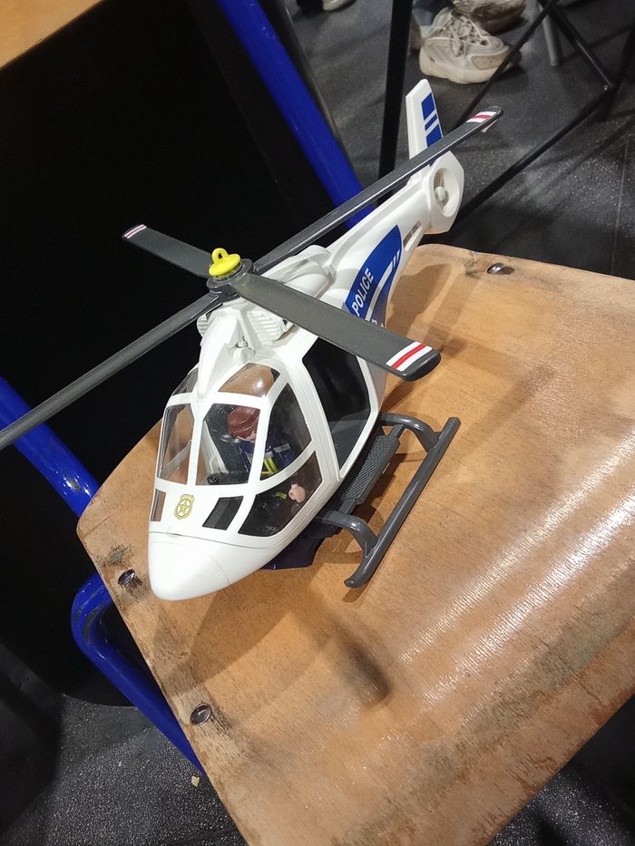 Hélicoptère playmobil de police avec personnage - photo numéro 2