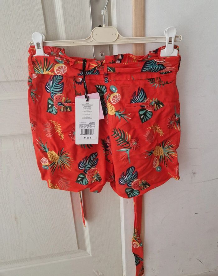 Short Naf Naf taille 34 neuf avec étiquette - photo numéro 2
