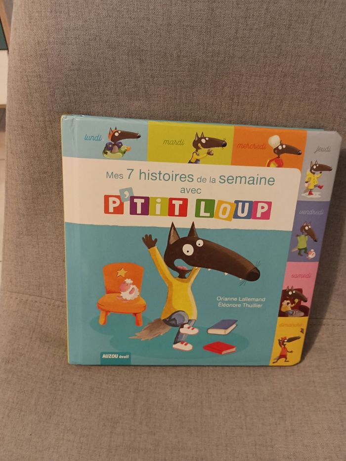 Gros livre mes histoires de la semaine avec p'tit loup