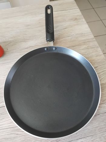Poêle à crêpes. Neuf