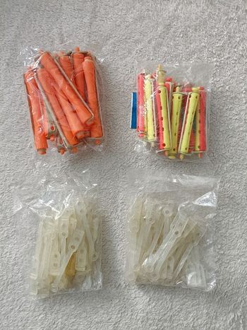Lot de bigoudis et élastiques