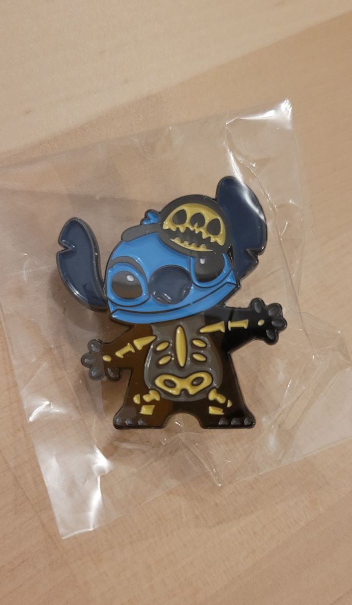 Lanière de cou et badge Stitch - photo numéro 5