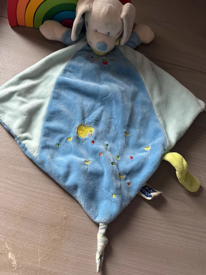 Doudou Plat Chien Bleu Broderie Poussin Foulard Vert Attache Tétine Mots D'Enfants - photo numéro 2