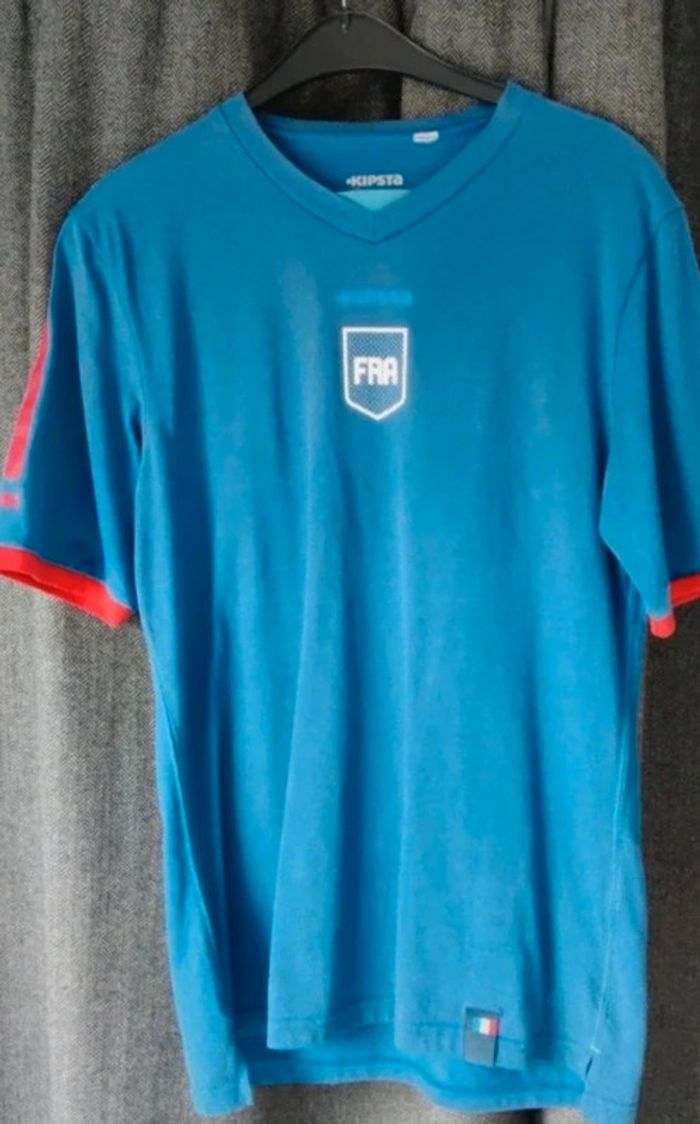Tee shirt