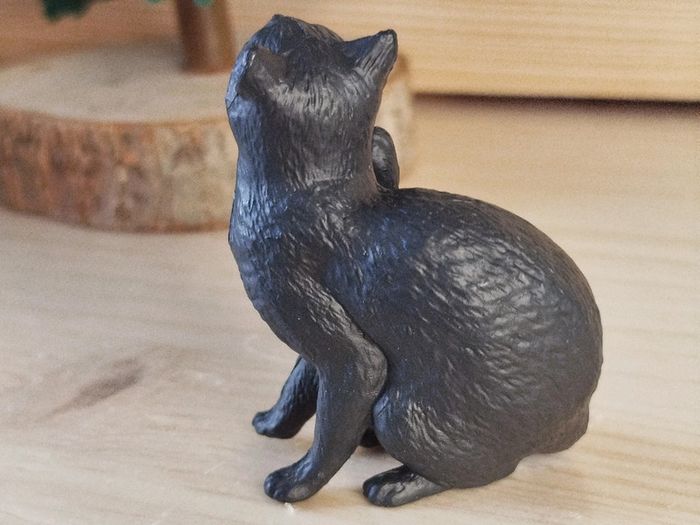 Figurine chat noir qui se gratte Animal domestique - photo numéro 3