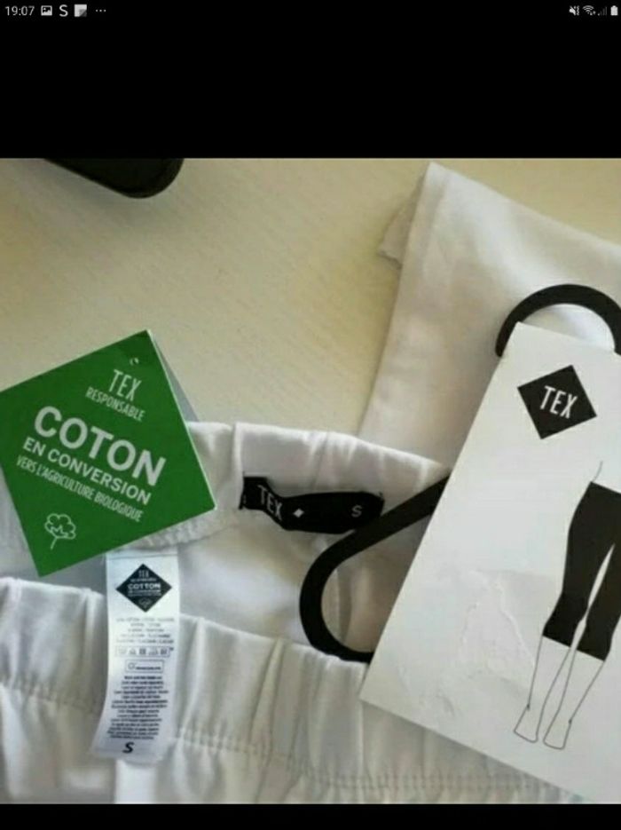 Legging neuf taille S  avec dentelles sur le bas neuf - photo numéro 2