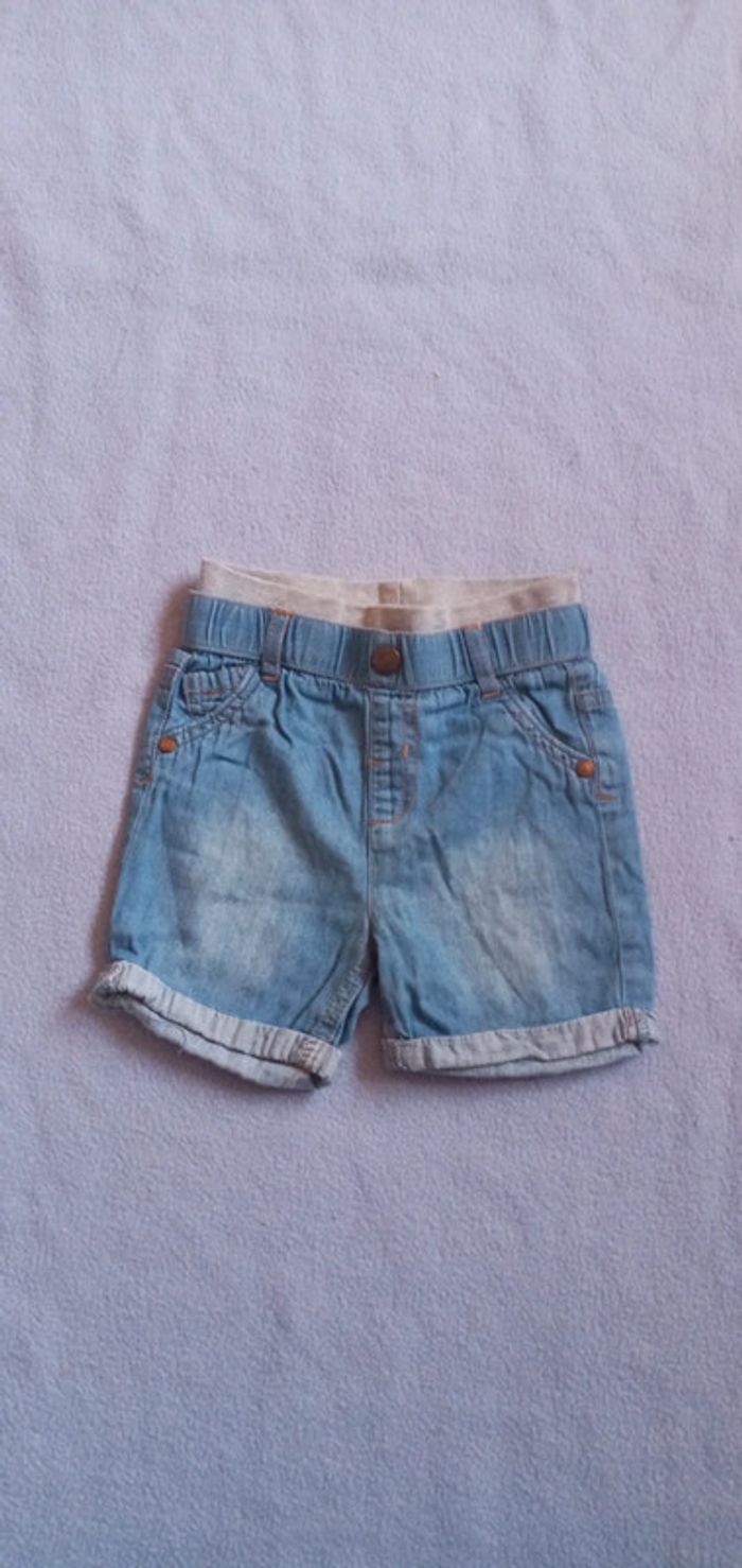 Short Kiabi taille 18 mois