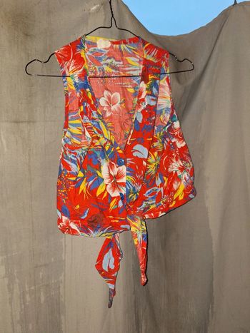 Haut vintage rouge fleuri xs