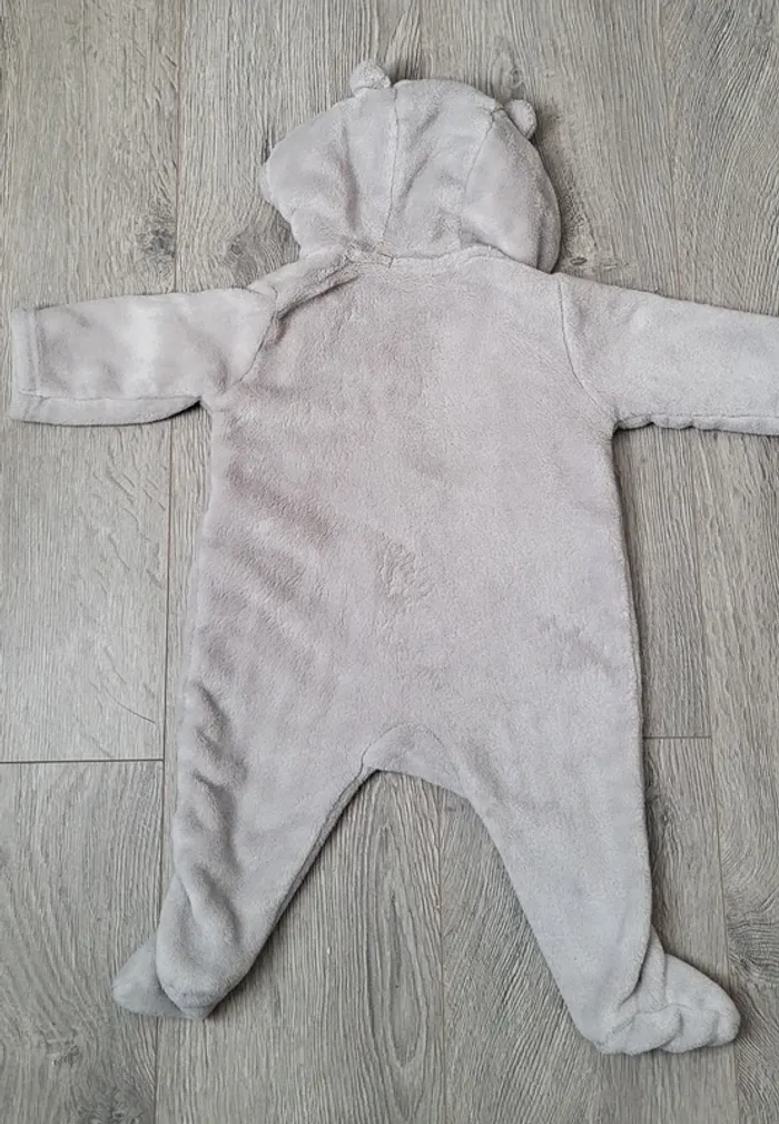 Sur pyjama taille 6 mois - photo numéro 2