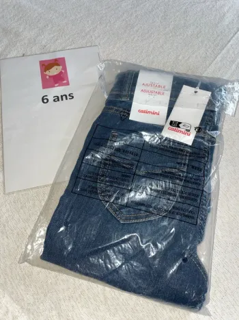 Jean catimini 6 ans neuf