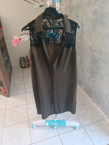 Robe dos en dentelle