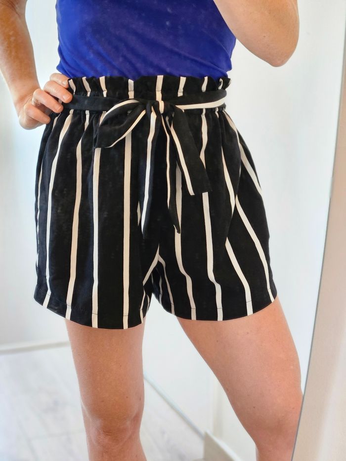 Short neuf taille 34