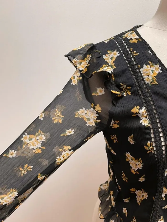 Superbe Blouse Zara neuve 🌸 XS 34 - photo numéro 2
